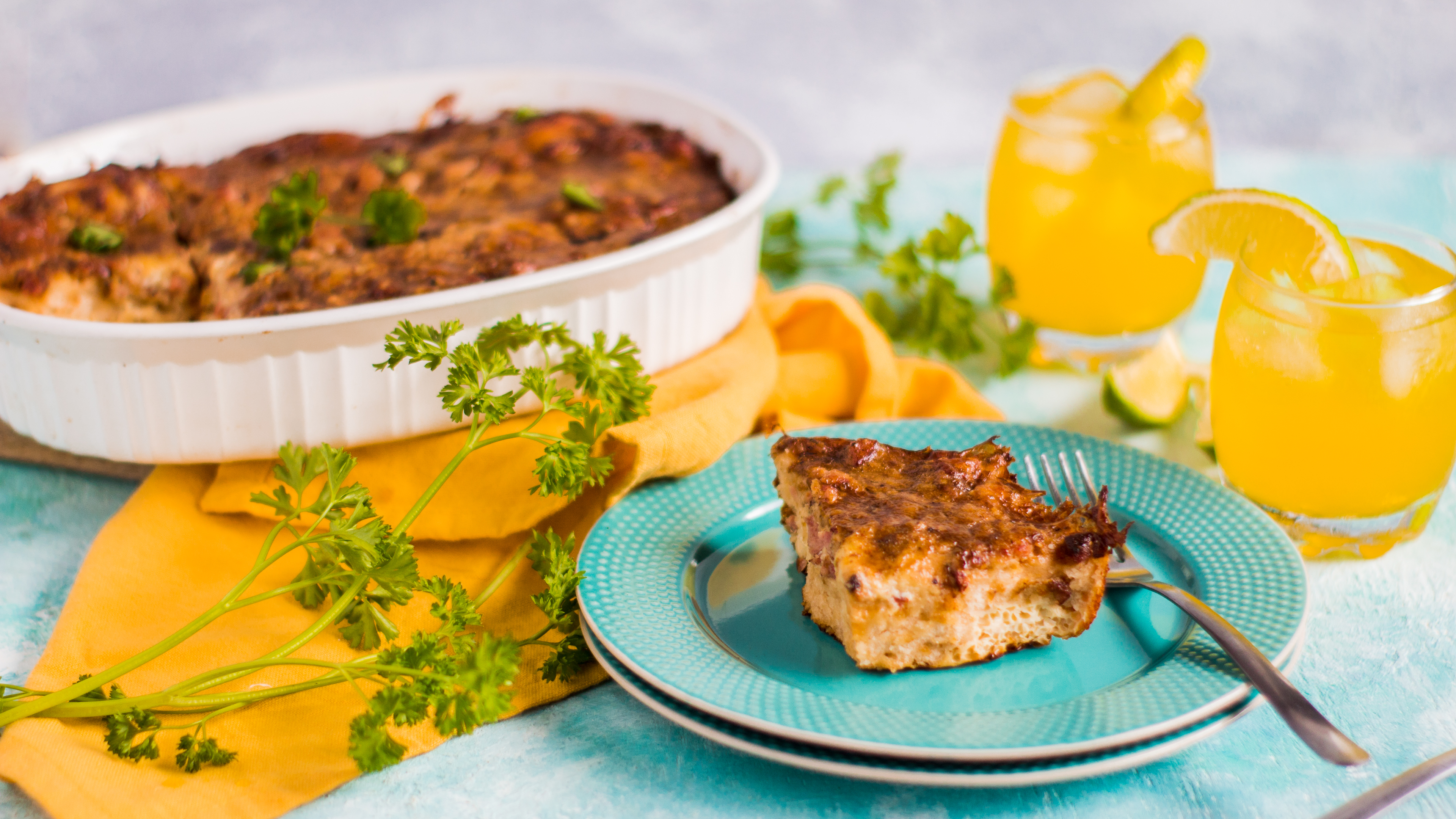 Easy Breakfast Casserole With Biscuits And Gravy